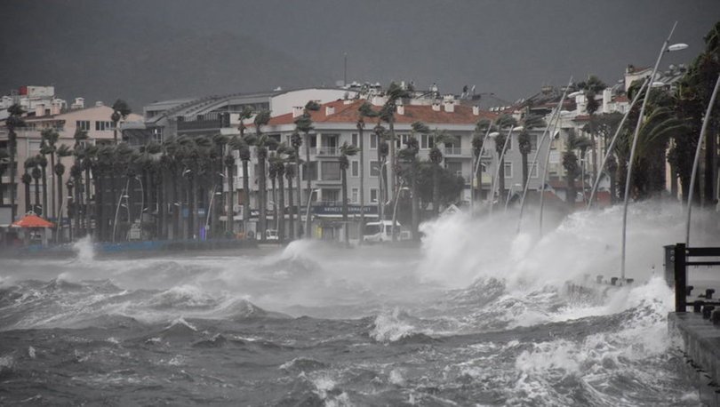 İstanbul için çok şiddetli fırtına uyarısı  Hızı 120 km yi bulacak