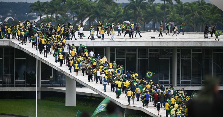 Brezilyada Bolsonaro destekçisi 1200 kişi gözaltına alındı