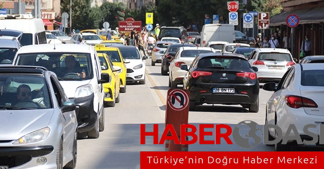 Trafikte makas atıp tehlike saçan sürücü kamerada