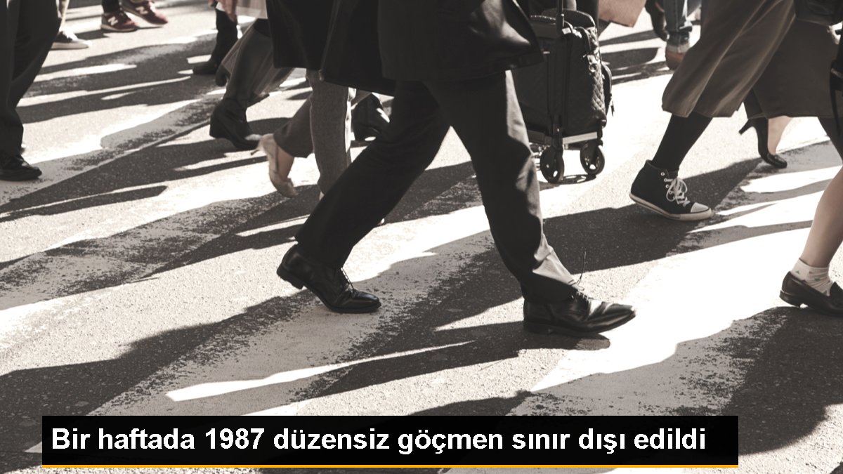 Bir haftada 1987 düzensiz göçmen sınır dışı edildi