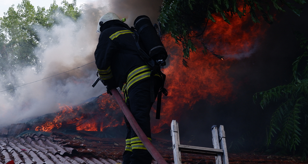 Çocuğun çakmakla oyunu evi kül etti aile gözyaşları içinde kaldı