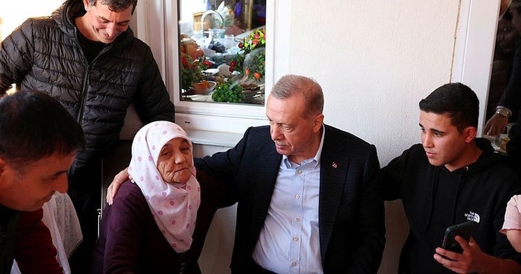 Başkan Erdoğandan sel mağduru Zülfiye nineye ziyaret Mutluluğumu anlatamam