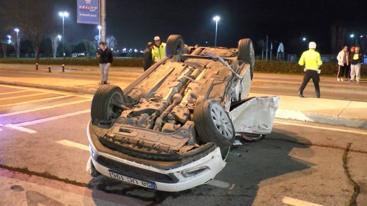 Viraja hızlı giren infaz koruma memuru takla atan arabanın altında kalıp öldü