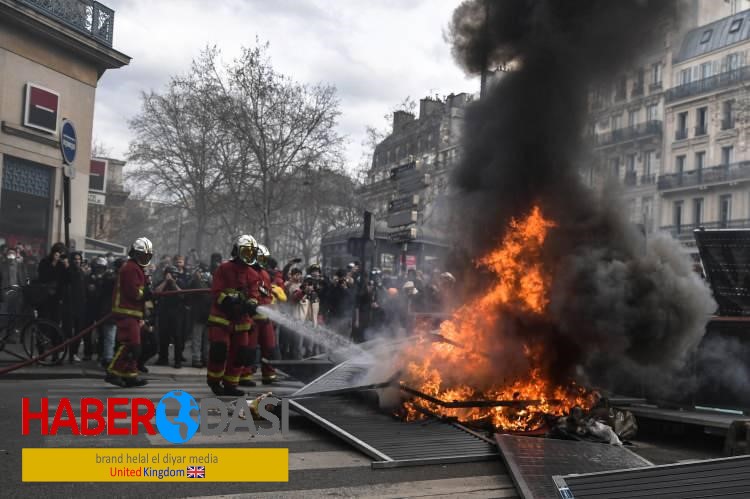 Paris toz duman Sokaklar savaş alanına döndü Tahribat çok büyük