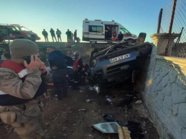 Son Dakika! Mardin'de kontrolden çıkan servis aracı devrildi. 6 ölü  5 yaralı