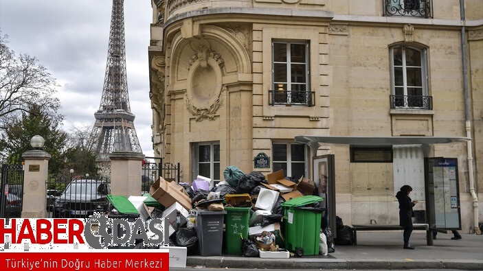 Paris sokaklarında çöp yığınları artıyor