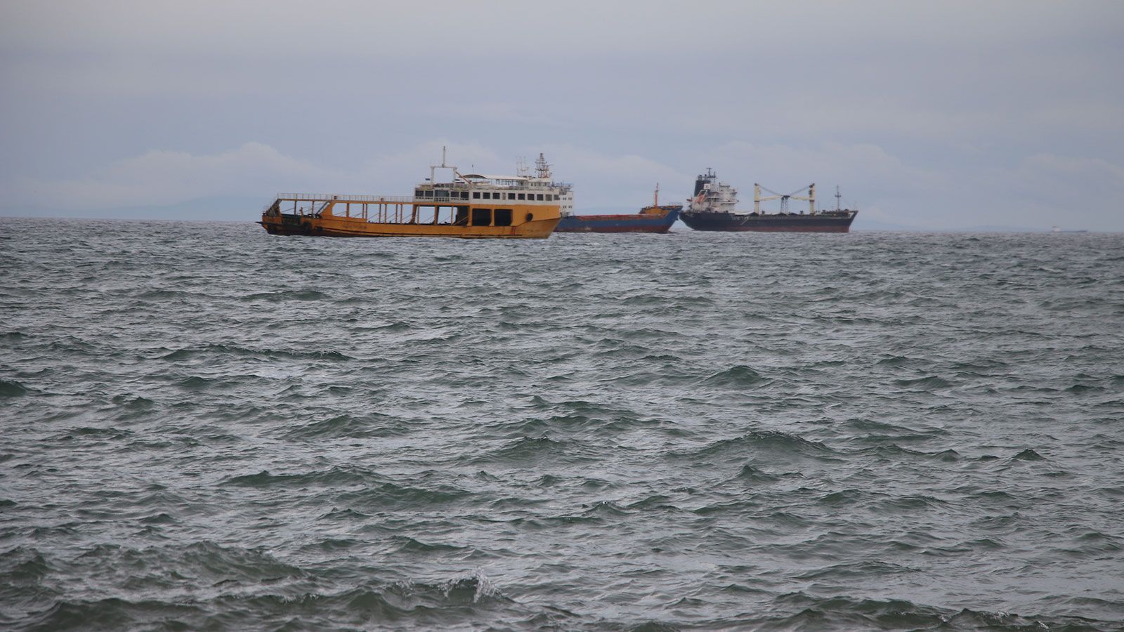 İstanbul da deniz ulaşımına lodos engeli  Bazı vapur seferleri iptal edildi