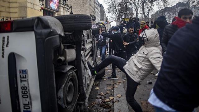 Fransa'dan Paris'teki protestoları daha da körükleyecek karar