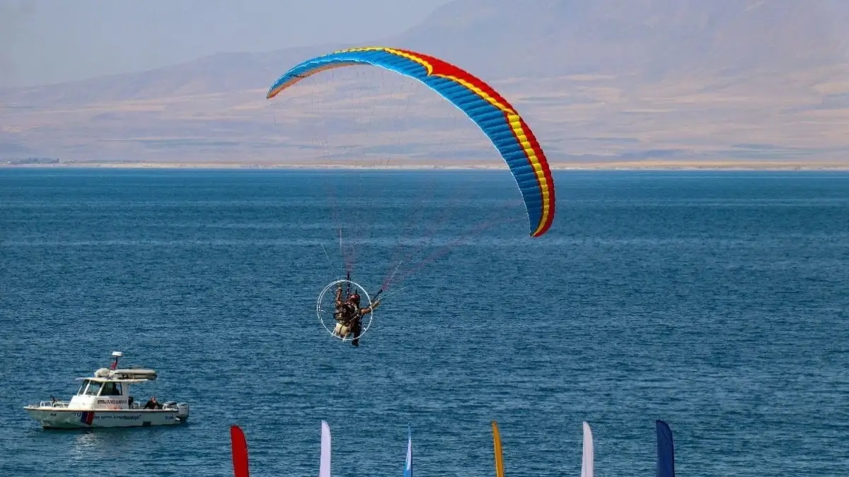 Yamaç paraşütü kazasında turist öldü pilot yaralandı