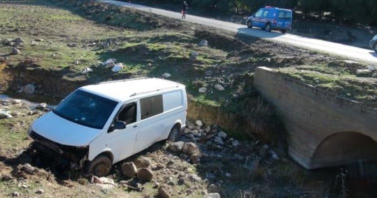 Kilis'te kaza Minibüs dereye uçtu 6 yaralı var