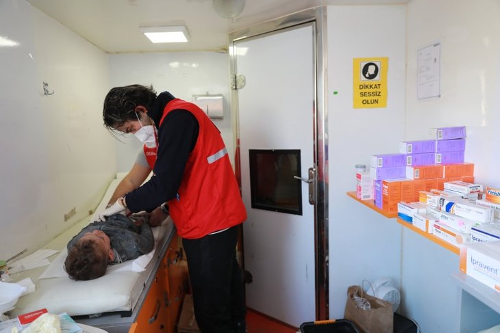 CHP lideri Kemal Kılıçdaroğlu hangi çadırın önünde oturduğundan bile habersiz! Kızılay'ın el uzatmadığı tek bir depremzede kalmadı | 'Hilal-i Ahmer' her yerde.