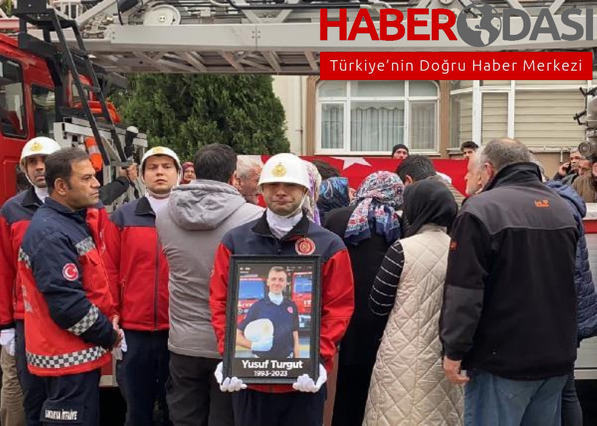 Yangına müdahale ederken bulunduğu bölüm çöken itfaiye eri yaşamını yitirdi 3