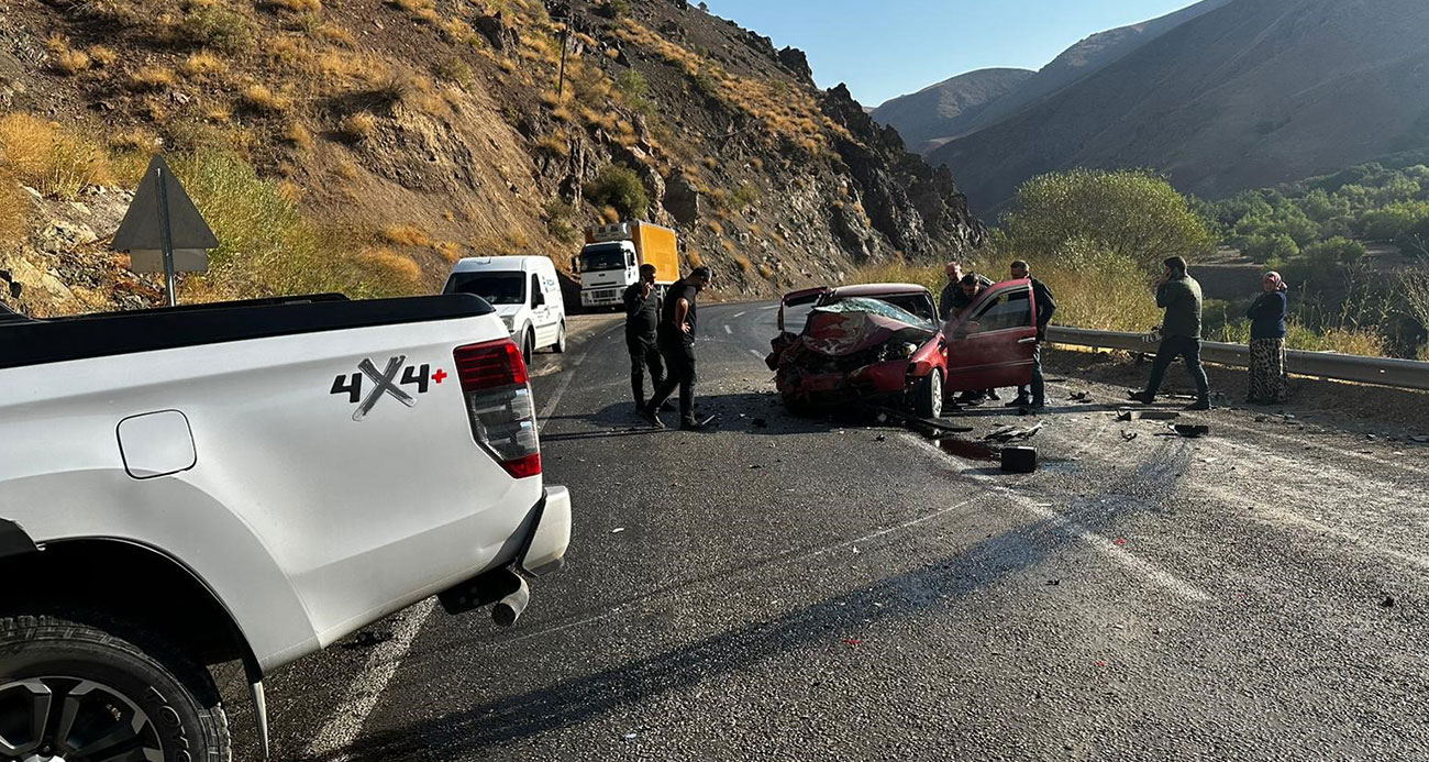 Hakkaride trafik kazası 3 yaralı