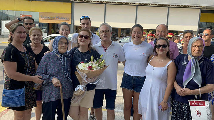 Kuzey Kanalını yüzerek geçen Aysu Türkoğlu Bodruma döndü