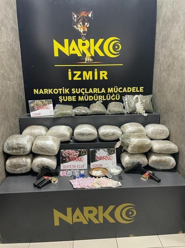 İzmirde bir TIRın yakıt deposunda 57 kilo 900 gram esrar ele geçirildi